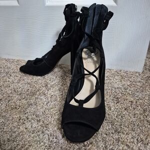 Vince Camuto tie up pump